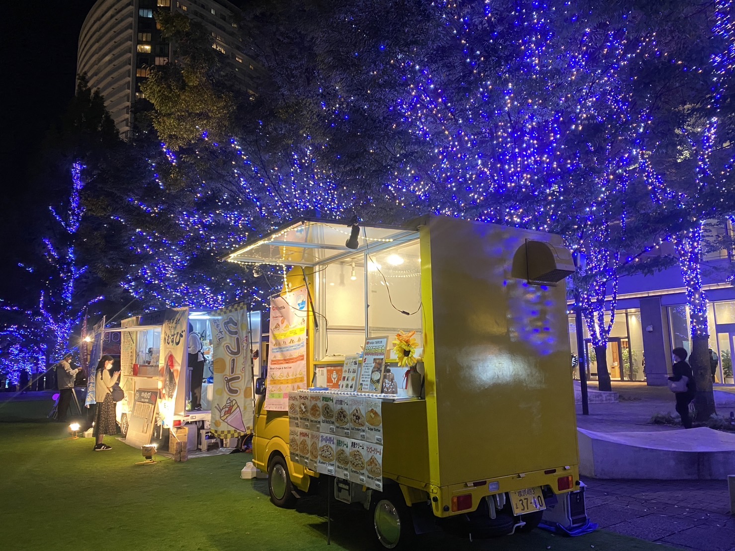 グランモール公園にみなとカフェBloomさんクレープキッチンカーで出店