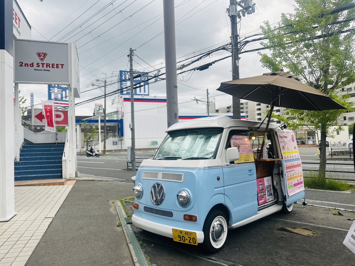 ソフトバンク高槻東にクレープとワッフルのキッチンカーで出店中