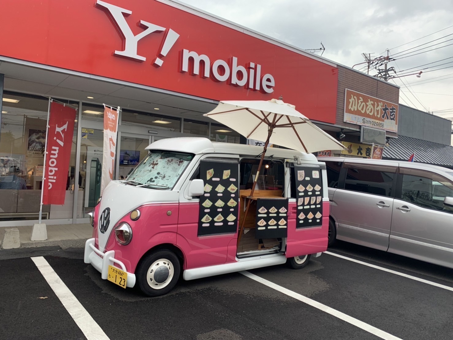 大分県のソフトバンク中津東のイベントにクレープのキッチンカーで出店中